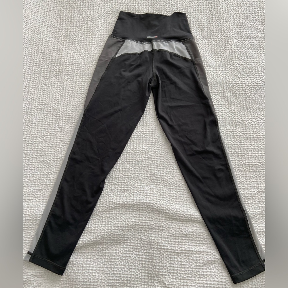 Aerie Grey Mesh Leggings - Picture 4 of 9